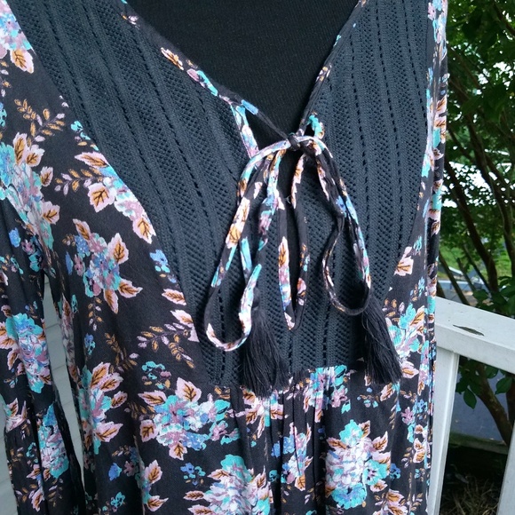 NWT- Volcolm "Salty Free" Bell sleeved Peasant top - Picture 4 of 8